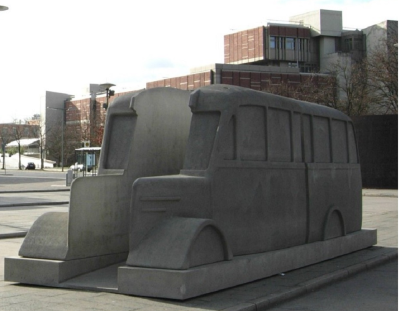 Das Denkmal der Grauen Busse in Berlin